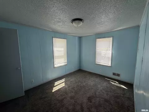 Bedroom - 2204 S 15th St, Springfield, IL 62703 photo 2 of 2