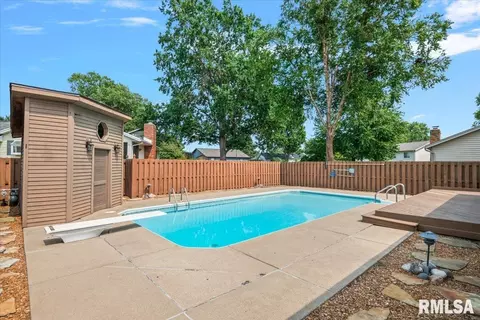 Exterior - 10 Hollybrook Dr, Springfield, IL 62702 photo 7 of 7