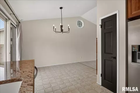 Dining - 10 Hollybrook Dr, Springfield, IL 62702 photo 1 of 1