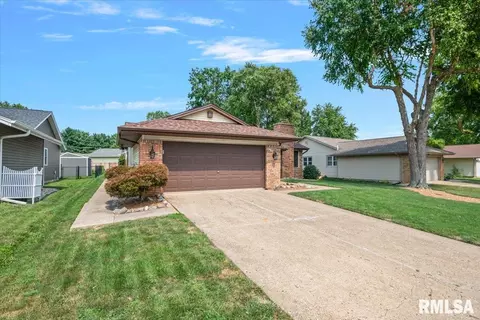 Exterior - 10 Hollybrook Dr, Springfield, IL 62702 photo 3 of 7