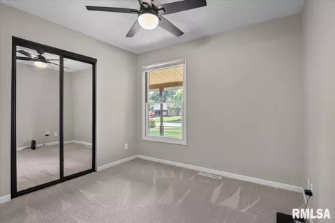 Bedroom - 10 Hollybrook Dr, Springfield, IL 62702 photo 6 of 6