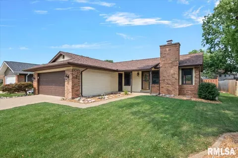 Exterior - 10 Hollybrook Dr, Springfield, IL 62702 photo 2 of 7