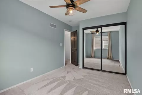 Bedroom - 10 Hollybrook Dr, Springfield, IL 62702 photo 5 of 6