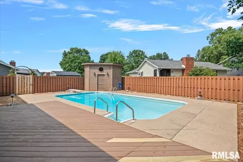 Exterior - 10 Hollybrook Dr, Springfield, IL 62702 photo 4 of 7