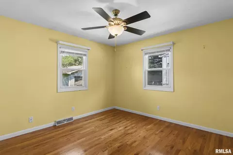 Bedroom - 2333 Queensway Rd, Springfield, IL 62703 photo 1 of 9