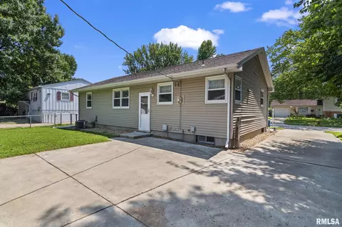 Exterior - 2333 Queensway Rd, Springfield, IL 62703 photo 5 of 6