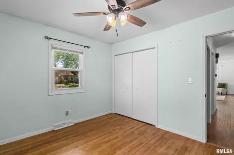 Bedroom - 2333 Queensway Rd, Springfield, IL 62703 photo 6 of 9
