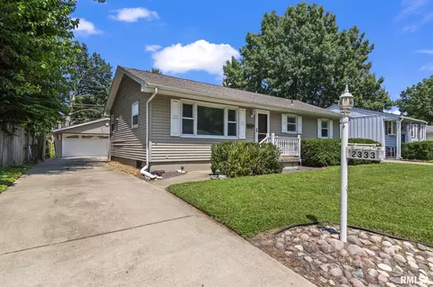 Exterior - 2333 Queensway Rd, Springfield, IL 62703 photo 2 of 6