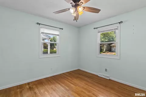 Bedroom - 2333 Queensway Rd, Springfield, IL 62703 photo 5 of 9