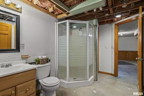 Bath - 2333 Queensway Rd, Springfield, IL 62703 photo 3 of 3