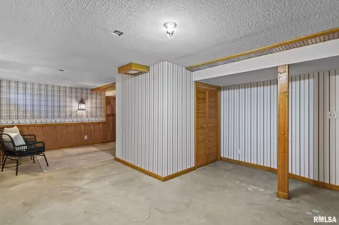 Other - 2333 Queensway Rd, Springfield, IL 62703 photo 6 of 10