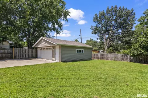 Exterior - 2333 Queensway Rd, Springfield, IL 62703 photo 4 of 6