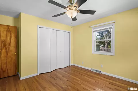 Bedroom - 2333 Queensway Rd, Springfield, IL 62703 photo 3 of 9