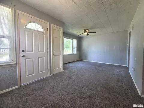 Entry Way - 442 W Collins St, Mendon, IL 62351 photo 1 of 2