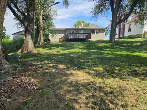 Exterior - 442 W Collins St, Mendon, IL 62351 photo 3 of 4