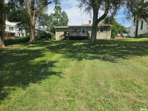 Exterior - 442 W Collins St, Mendon, IL 62351 photo 4 of 4