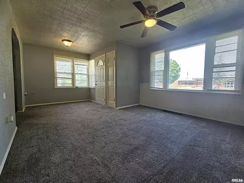 Living - 442 W Collins St, Mendon, IL 62351 photo 1 of 3