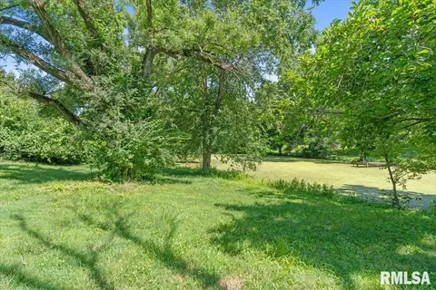 Exterior - 2840 E Lake Shore Dr, Springfield, IL 62712 photo 11 of 11