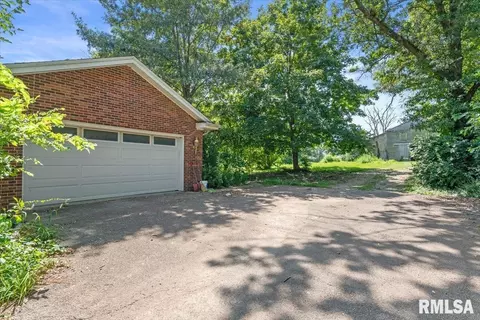 Exterior - 2840 E Lake Shore Dr, Springfield, IL 62712 photo 5 of 11