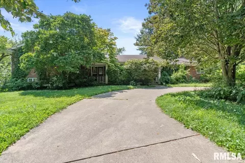 Exterior - 2840 E Lake Shore Dr, Springfield, IL 62712 photo 2 of 11