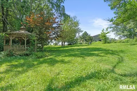 Exterior - 2840 E Lake Shore Dr, Springfield, IL 62712 photo 10 of 11