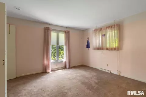 Bedroom - 2840 E Lake Shore Dr, Springfield, IL 62712 photo 1 of 7