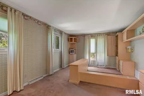 Bedroom - 2840 E Lake Shore Dr, Springfield, IL 62712 photo 5 of 7
