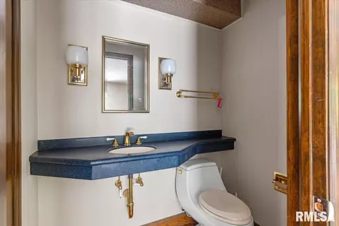 Bath - 2840 E Lake Shore Dr, Springfield, IL 62712 photo 4 of 4