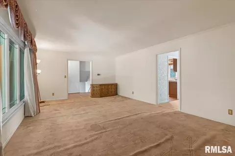 Living - 2840 E Lake Shore Dr, Springfield, IL 62712 photo 2 of 5