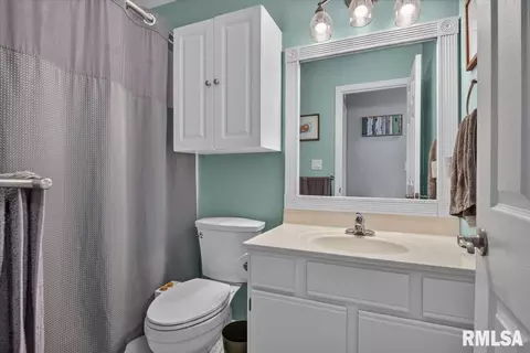 Bath - 4120 Marie Dr, Springfield, IL 62707 photo 1 of 2