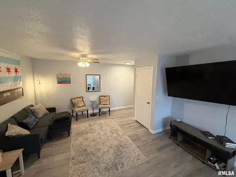 Living - 3006 Taylor Ave, Springfield, IL 62703 photo 1 of 2