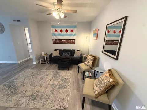 Living - 3006 Taylor Ave, Springfield, IL 62703 photo 2 of 2