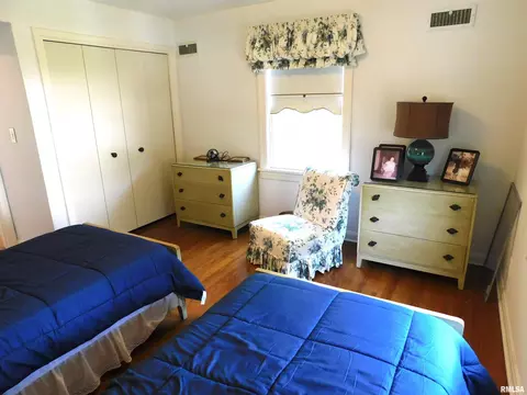 Bedroom - 4 Sunset Ln, Springfield, IL 62707 photo 5 of 6