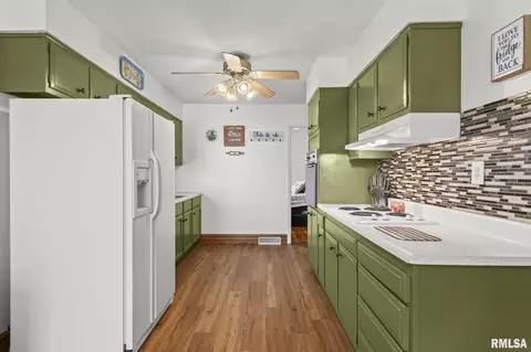 Kitchen - 1828 N Wolfe St, Springfield, IL 62702 photo 3 of 3