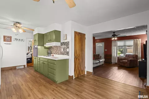 Entry Way - 1828 N Wolfe St, Springfield, IL 62702 photo 1 of 2