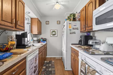 Kitchen - 1908 Jennette Ln, Springfield, IL 62702 photo 2 of 3