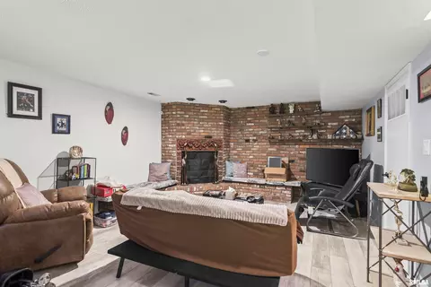Living - 1908 Jennette Ln, Springfield, IL 62702 photo 4 of 5