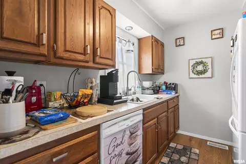 Kitchen - 1908 Jennette Ln, Springfield, IL 62702 photo 1 of 3