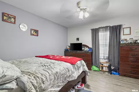 Bedroom - 1908 Jennette Ln, Springfield, IL 62702 photo 2 of 4