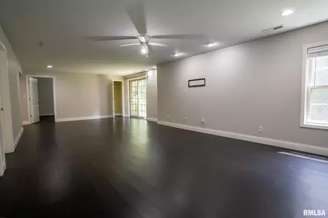 Living - 3004 Andy Rd, Springfield, IL 62702 photo 4 of 4