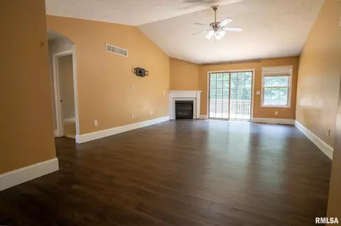 Living - 3004 Andy Rd, Springfield, IL 62702 photo 1 of 4