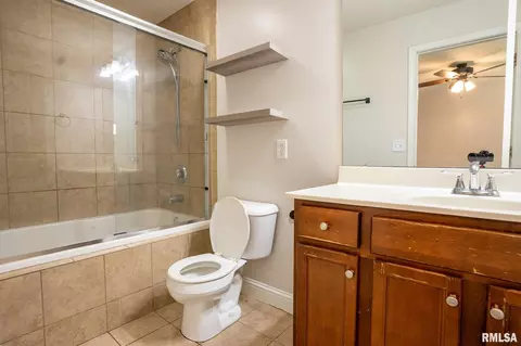 Bath - 3004 Andy Rd, Springfield, IL 62702 photo 1 of 3