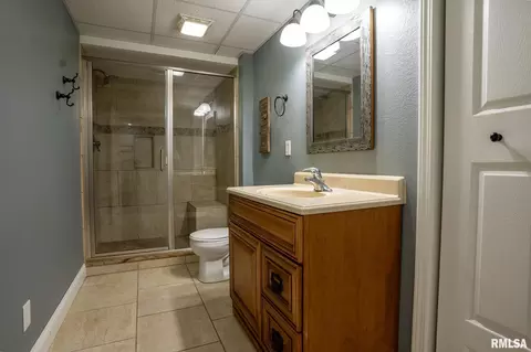 Bath - 3004 Andy Rd, Springfield, IL 62702 photo 3 of 3