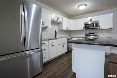 Kitchen - 3004 Andy Rd, Springfield, IL 62702 photo 2 of 2