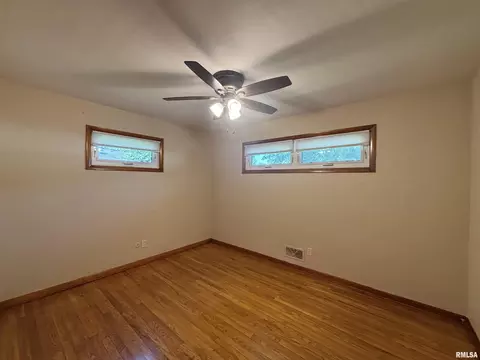 Bedroom - 3605 Moorgate Dr, Springfield, IL 62703 photo 2 of 3