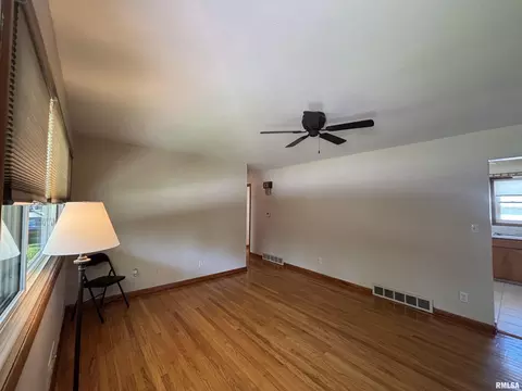 Living - 3605 Moorgate Dr, Springfield, IL 62703 photo 2 of 2