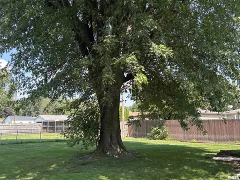 Exterior - 3605 Moorgate Dr, Springfield, IL 62703 photo 4 of 5