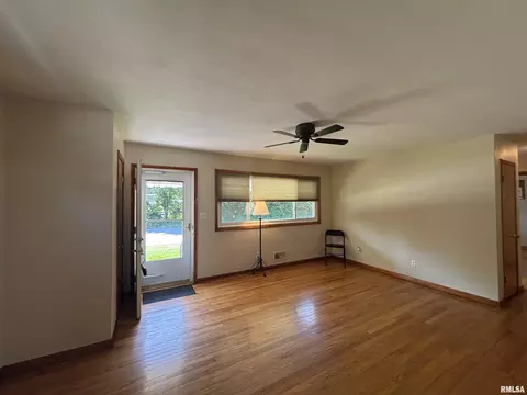 Living - 3605 Moorgate Dr, Springfield, IL 62703 photo 1 of 2