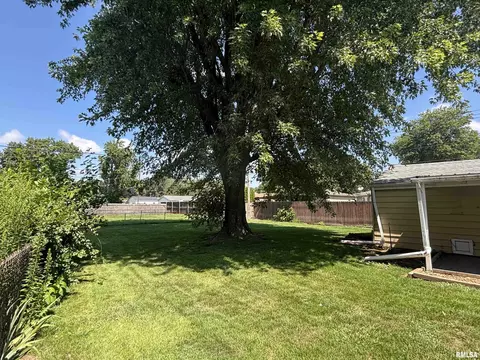 Exterior - 3605 Moorgate Dr, Springfield, IL 62703 photo 3 of 5