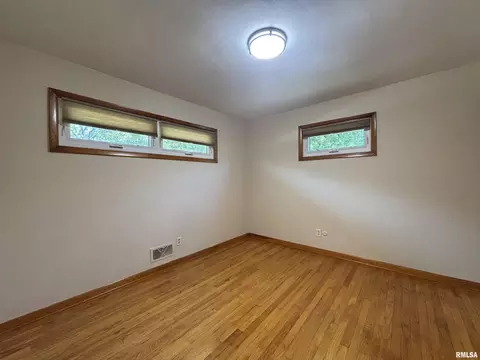 Bedroom - 3605 Moorgate Dr, Springfield, IL 62703 photo 1 of 3